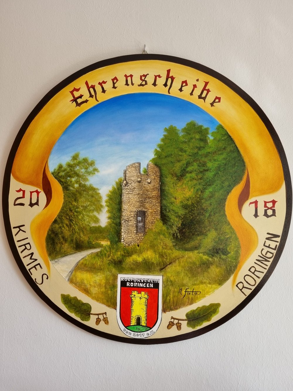 Ehrenscheibe Kirmes Roringen 2018 mit gemalter Roringer Warte